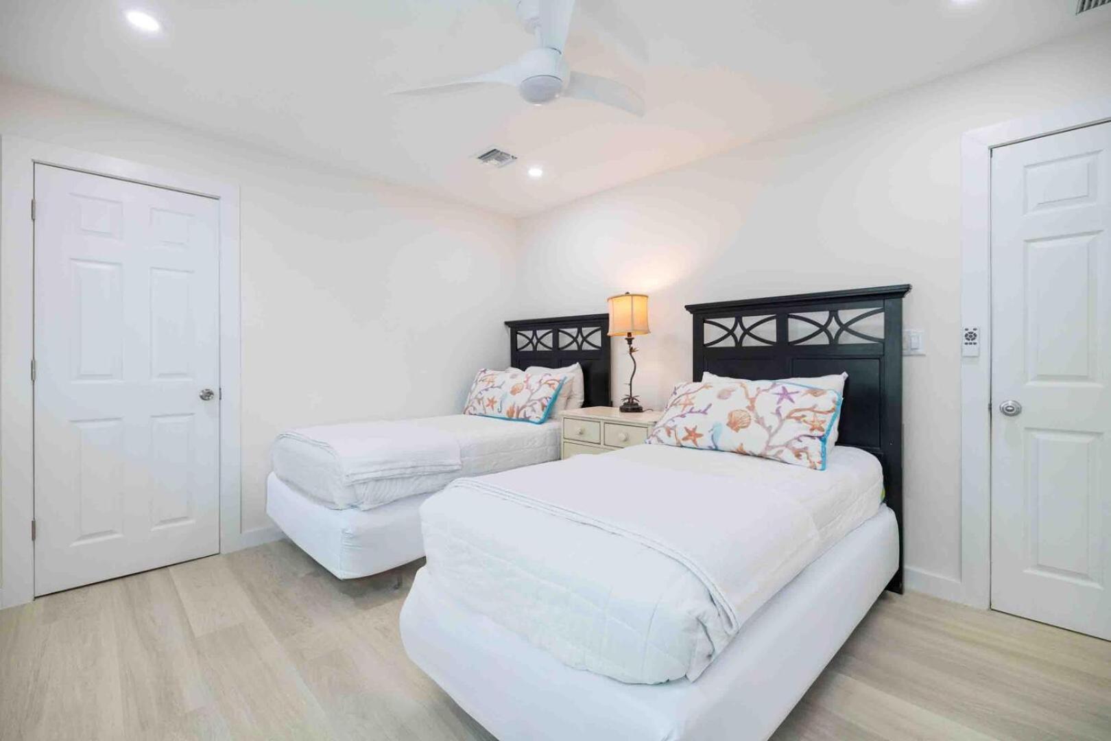 Thatch Hill - Renovated Beach House With Pool, Short Walk To The Rum Point Club Driftwood Village Εξωτερικό φωτογραφία