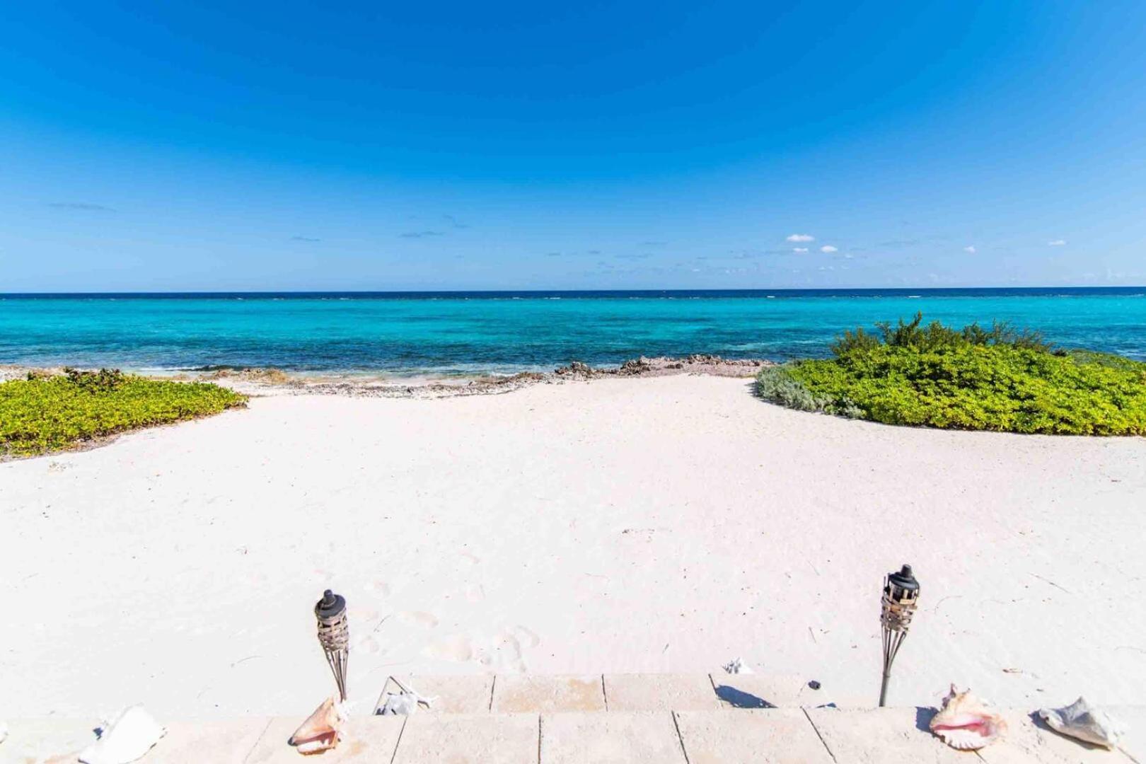 Thatch Hill - Renovated Beach House With Pool, Short Walk To The Rum Point Club Driftwood Village Εξωτερικό φωτογραφία