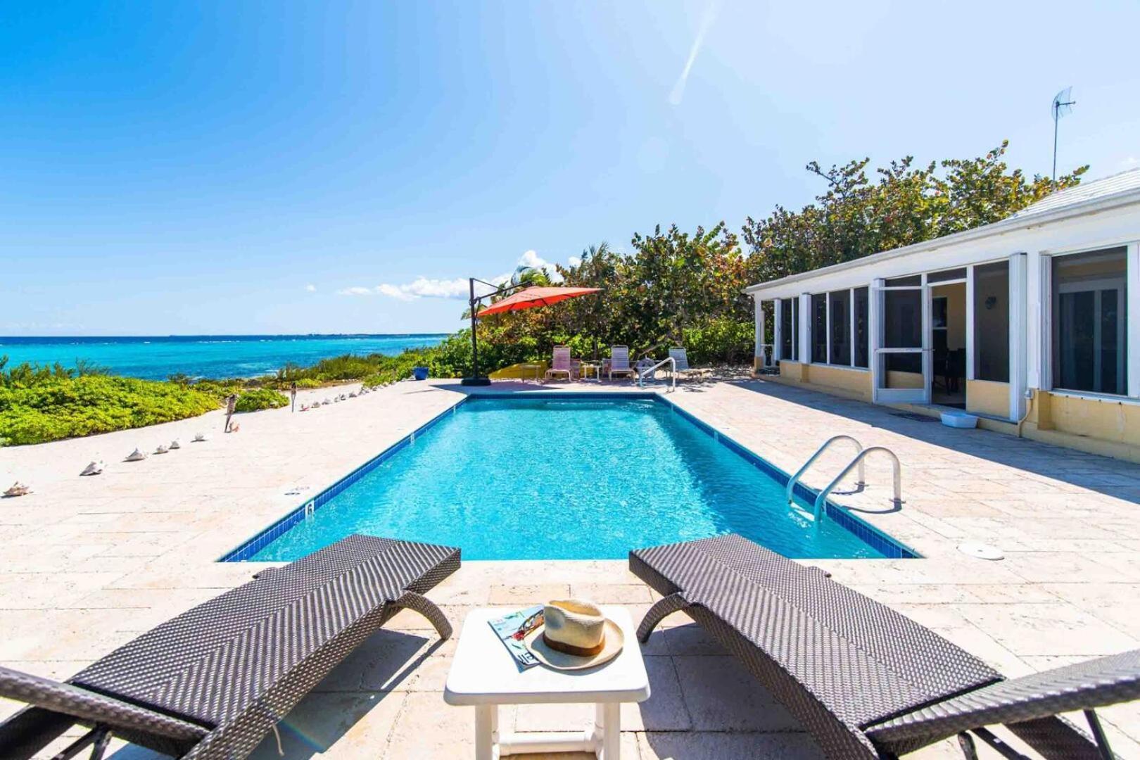 Thatch Hill - Renovated Beach House With Pool, Short Walk To The Rum Point Club Driftwood Village Εξωτερικό φωτογραφία